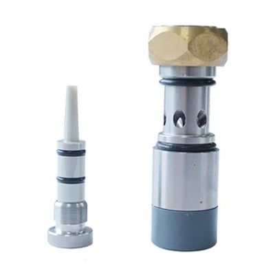 A água pulveriza as peças de maquinaria cerâmicas de matéria têxtil do bocal para a máquina de confecção de malhas plástica